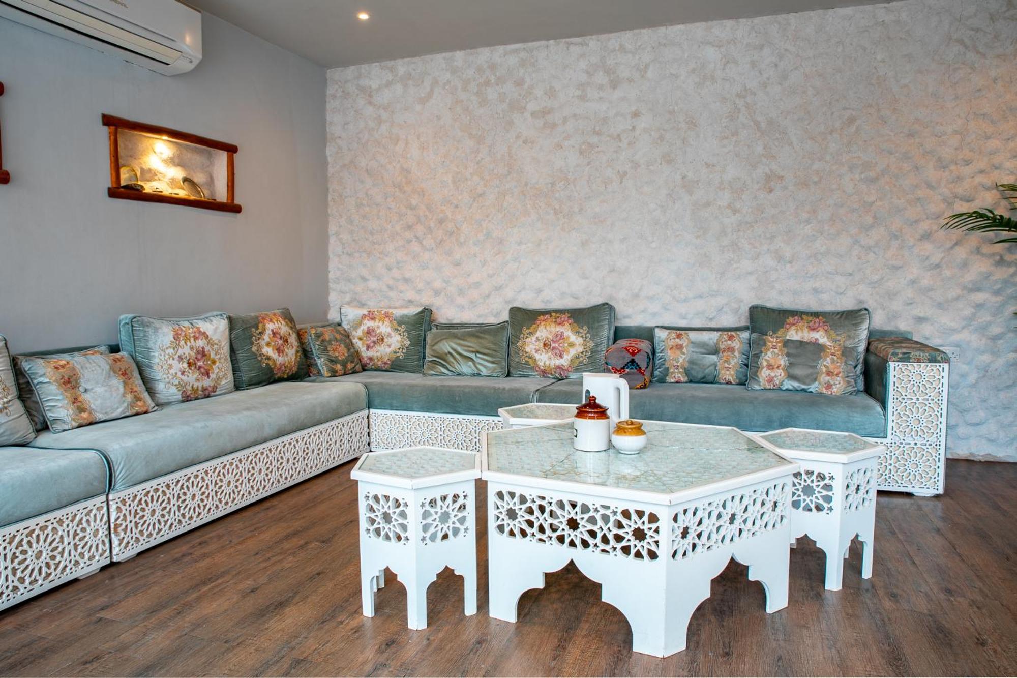 Elegant Garden Stay With 2 Living Areas, 2 Bedrooms, 1 Full And 1 Half Bath For 6 Guests Umm Al Amad Экстерьер фото