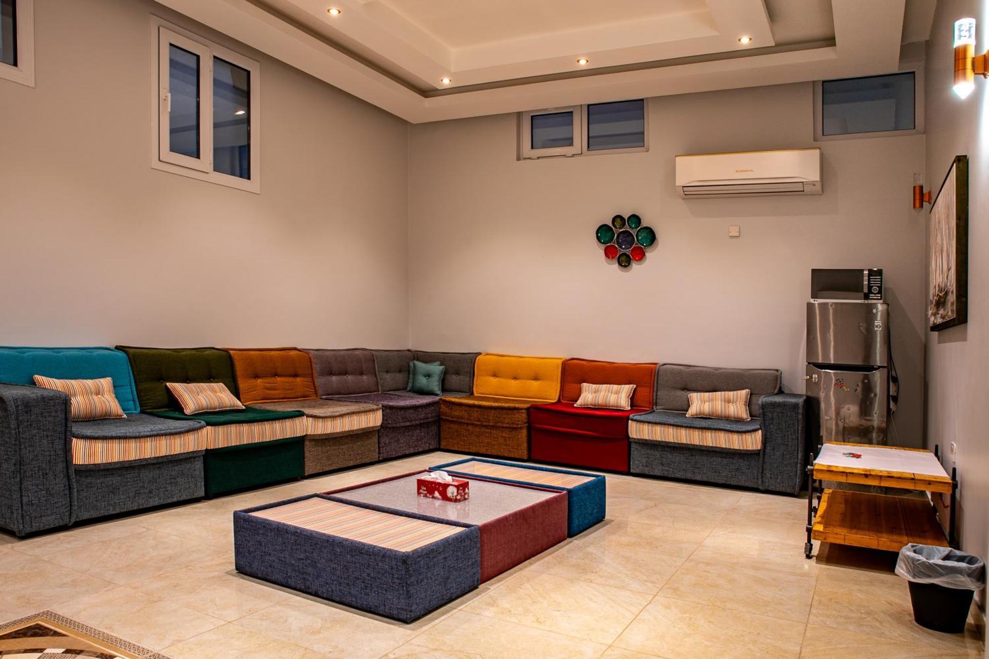 Elegant Garden Stay With 2 Living Areas, 2 Bedrooms, 1 Full And 1 Half Bath For 6 Guests Umm Al Amad Экстерьер фото